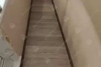 Обшивка балкона снаружи коричневым профнастилом