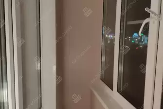 Обшивка балкона снаружи коричневым профнастилом