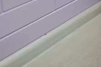 Установка мебели на балконе с рабочей зоной