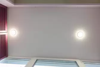 Установка мебели на балконе с рабочей зоной