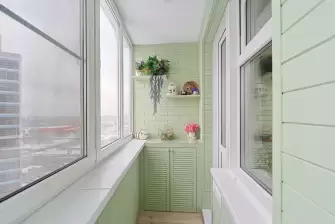 Отделка балкона с установкой теплого пола