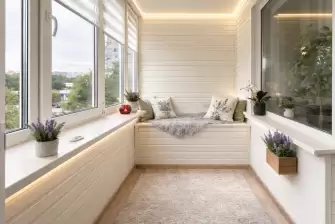 Остекление лоджии окнами с мультифункциональным стеклопакетом и отделка