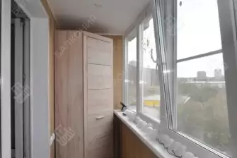 Остекление лоджии окнами с мультифункциональным стеклопакетом и отделка