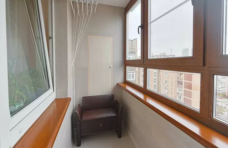 Отделка балкона ламинатом с остеклением