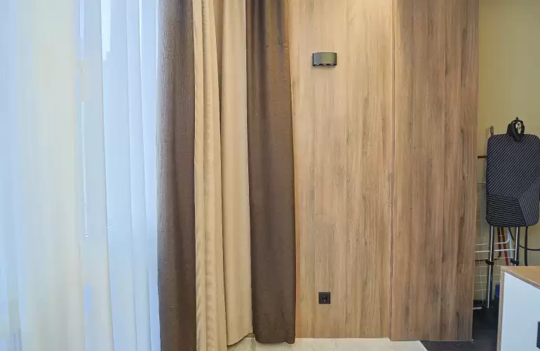 Отделка балкона ЛДСП с объединением с комнатой